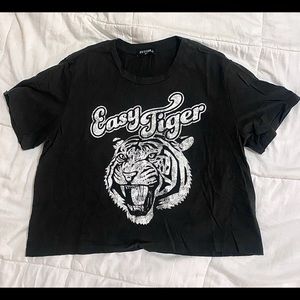 Black cropped tiger t-shirt